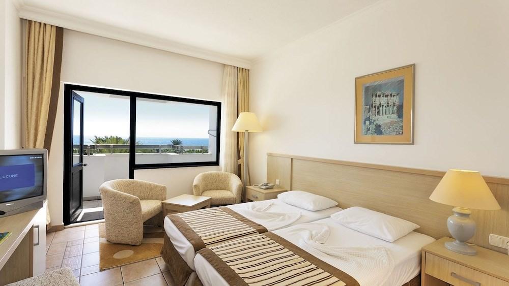 Antalya Airport (AYT) Airport transportation